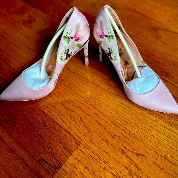 Ted Baker floral shoe 39.5 - Picture 1 of 4